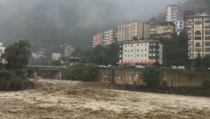 Borçka İçkale Deresi Taştı