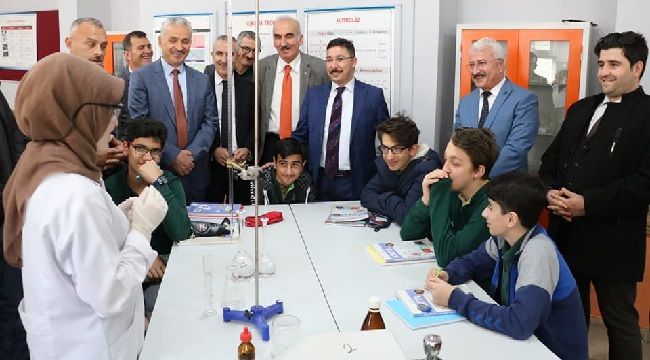 Pazar Fen Lisesine Z Kütüphanesi
