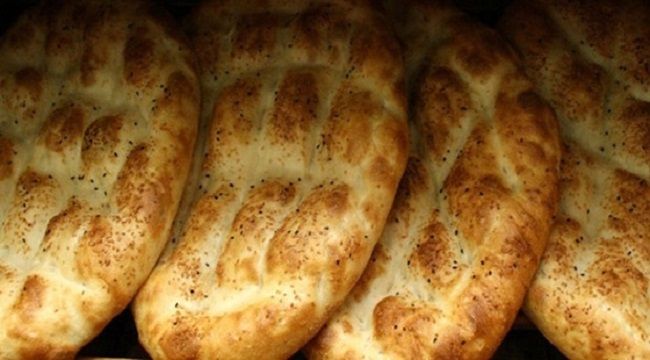 Ramazan Pidesi Pazar'da 4 TL'den satılıyor.