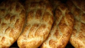 Ramazan Pidesi Pazar'da 4 TL'den satılıyor.