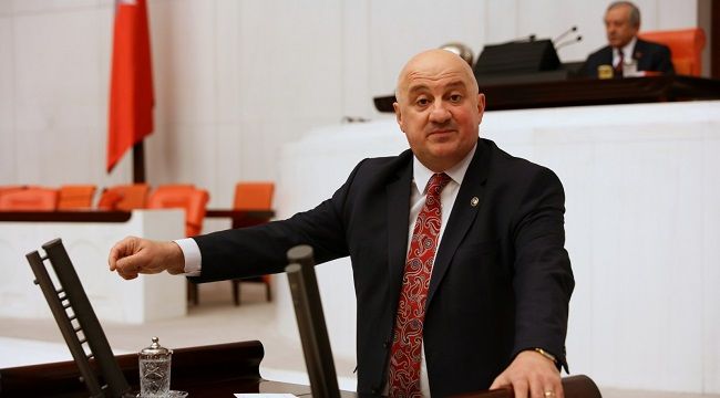 Bayraktutan Devrilen Çay Tırını Meclise Taşıdı