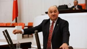 Bayraktutan Devrilen Çay Tırını Meclise Taşıdı
