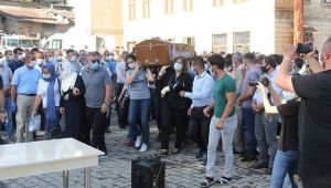 Pınar Gültekin’in Cenazesini Kadınlar Omuzladı