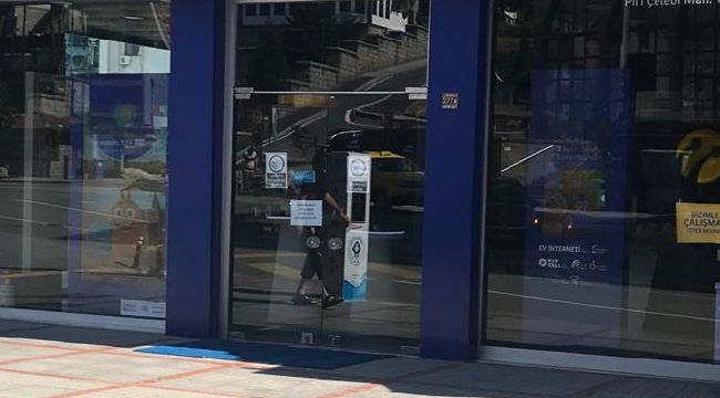 Rize'de İki İşyeri Daha Koronavirüs Nedeniyle Kapattı