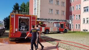 Rize Pazar Fen Lisesinin Çatısında Yangın