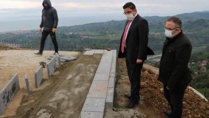 Şehitlik Anıtında İnceleme