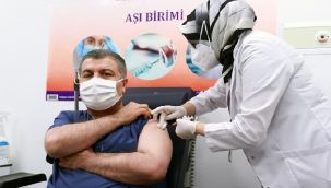 İlk Koronavirüs Aşısı Sağlık Bakanı Koca’ya Yapıldı