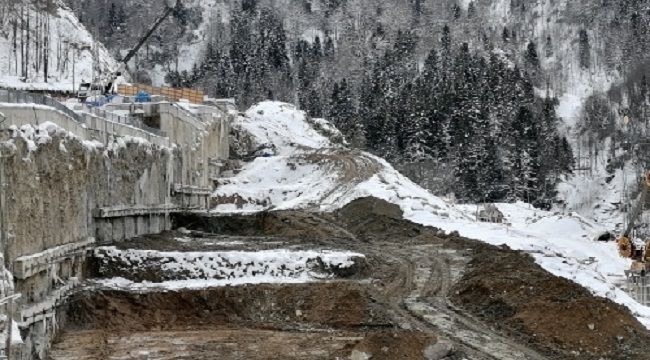 Ayder'de Dağın İçine Gözükmeyen Otopark!