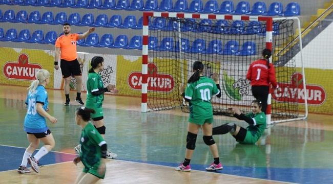 Kadın Hentbol Takımımızdan Üç Maçta Üç Galibiyet