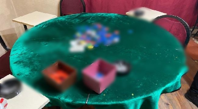 Kumar Oynatılan Bir Evde 21 Kişi Yakalandı