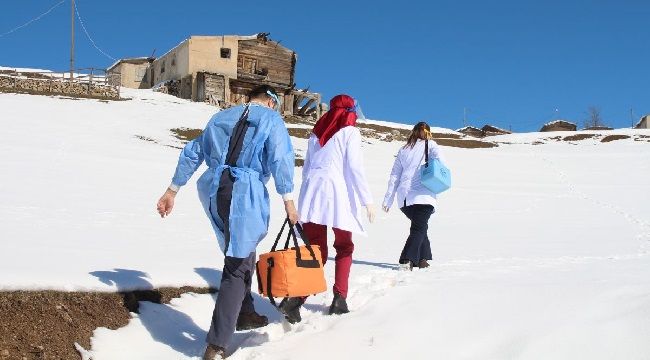 Rize'de Sağlıkçıların Zorlu Aşı Mesaisi