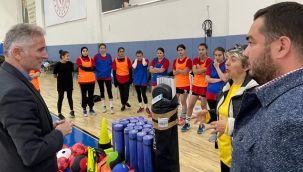 İBB'den Kadın Hentbol Takımı'na Malzeme Desteği