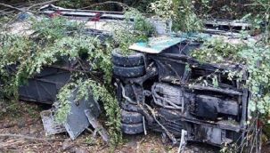 Samsun'da Yolcu Otobüsü Dereye Yuvarlandı