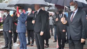 Pazar'da 10 Kasım Atatürk'ü Anma Töreni Yağmur Altında Yapıldı