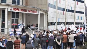 Hopa'da Sağlık Emekçileri Açıklama Yaptı