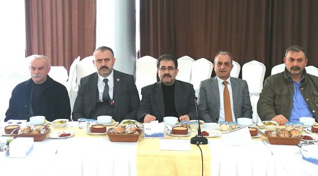 Başkan Deniz, Rize Muhtarlar Federasyonu Üyelerini Dinledi