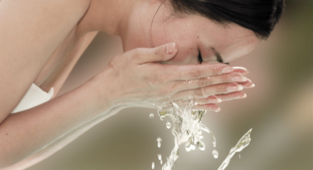 Tüm Kremleri Çöpe Attıran Formül: Yüzünü Bununla Yıkayan, Cilt Sorunlarına Veda Ediyor