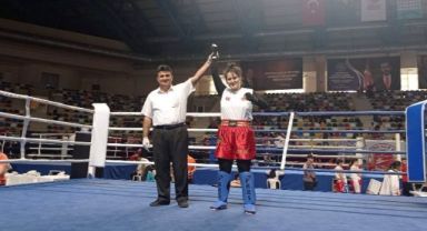 Rize Ardeşen Kick Boks'ta Türkiye 1.'si Çıkardı
