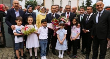 Rizeli Öğrenciler Karnelerini Vali Çeber'den Aldı