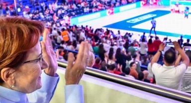 Meral Akşener 'Filenin Sultanları'nı Tribünden İzledi
