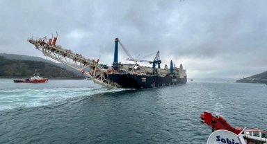 Dev Gemi İstanbul Boğazı'ndan Geçti