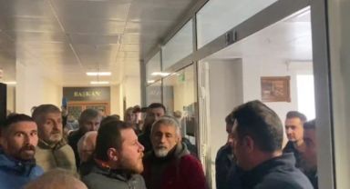 Hopa’da SOL Parti ve Halkevi Üyelerinden Belediye Başkanı'na İhale Protestosu