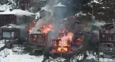 Rize'nin Çamlıhemşin İlçesinde Yangın!