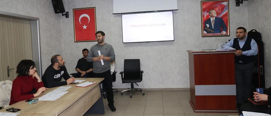 Sağlık personellerinden “Depremzedelere Psikososyal Destek” 