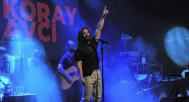 Koray Avcı Bursa'da Sevenlerini Mest Etti