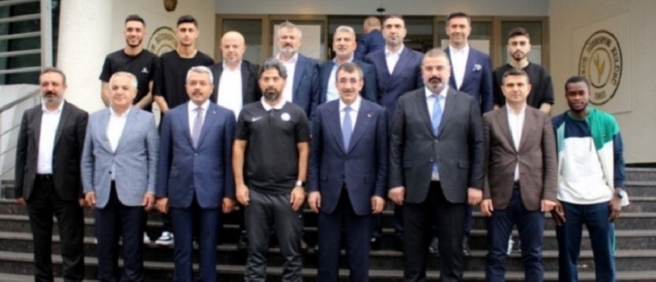 Cumhurbaşkanı Yardımcısı Cevdet Yılmaz Çaykur Rizespor’u Ziyaret Etti