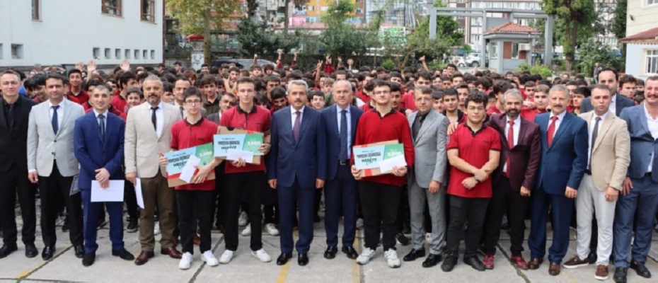 Şampiyon Öğrenciler Rize'de Ödüllendirildi