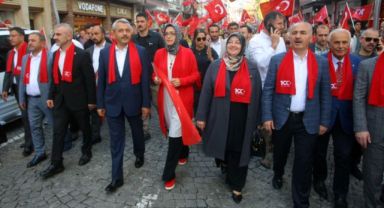 Rize’de Cumhuriyet Yürüyüşünde Büyük Coşku