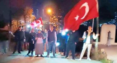Muhittin Bayrak 75 Yaşındaki Annesiyle Yürüdü