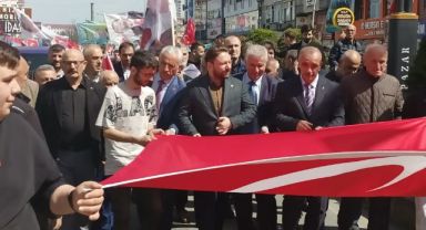 AK Parti Pazar'da 'Sevgi Yürüyüşü' Gerçekleştirdi
