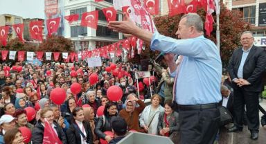 CHP'nin Pazar Mitinginde Coşkulu Kalabalık: