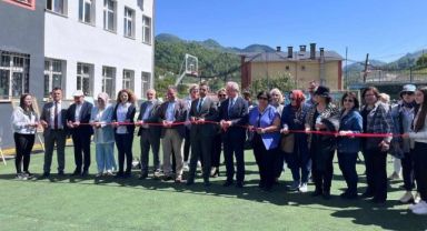 Femin Art Uluslararası Kadın Sanatçılar Derneği Tonyada Açtığı Sergiye Yoğun İlgi