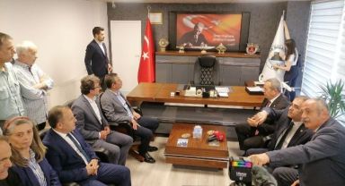 Özgür Özel, Pazar Belediye Başkanı Çakır’ı Makamında Ziyaret Etti
