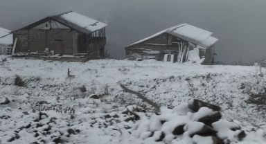 Rize'nin Yaylalarında Kar Yağışı Etkili Oluyor