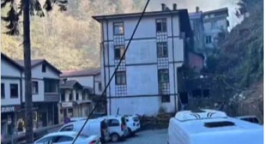 Çamlıhemşin’de Yeni Bir Soluk: Geçici Otopark Hizmete Açıldı
