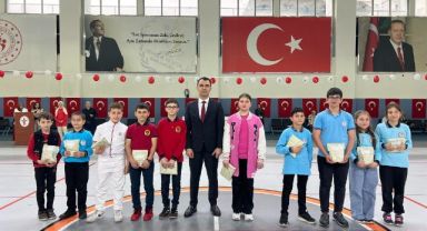 Rize Pazar’da 23 Nisan Coşkusu Mehmet Akif Pirim Kapalı Spor Salonunda Yaşandı