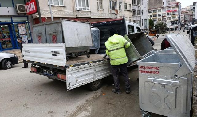 Pazar Belediyesi Çöp Bidonlarını Yeniledi