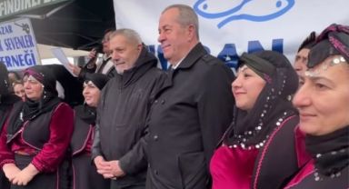 Rize-Pazar'da 3anağani Coşkusu: Soğuğa Rağmen Meydanlar Doldu, Bereket Geleneği Panayırla Yaşatıldı 