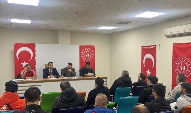 Rize’de Genç Güreşçiler Mindere Çıkıyor 