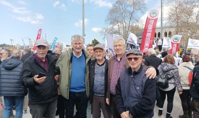 Kadıköy’de Emeklilerden Sert Mesaj: “Er ya da Geç Sandık Gelecek, Hesap Görülecek” 