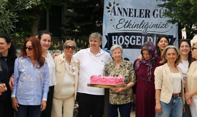 İstanbul'daki Pazarlılar Anneler Gününü Kutladı