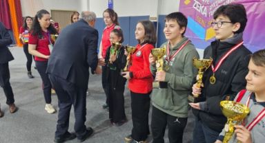Pazar İmam Hatip Ortaokulu Öğrencisi Rize Birincisi Oldu 